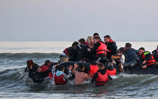 Tragjedi në brigjet e Spanjës/ Trafikantët hedhin emigrantët në det, humbin jetën 4 prej tyre