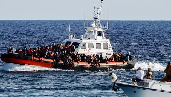 Shpëtohen 40 emigrantë pranë brigjeve të Lampeduzës