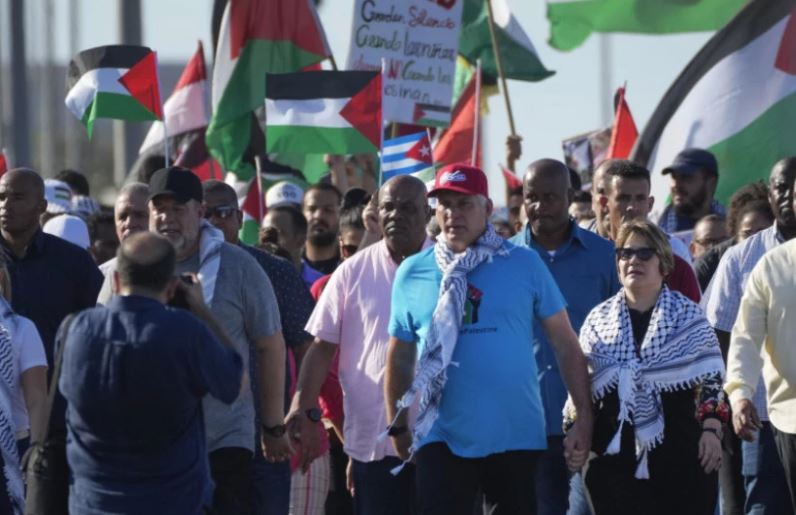 Kubë, presidenti udhëhoqi një marshim proteste kundër vrasjes së palestinezëve