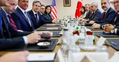 Përfundon pas pothuajse 3 orësh takimi i Blinken me homologun turk