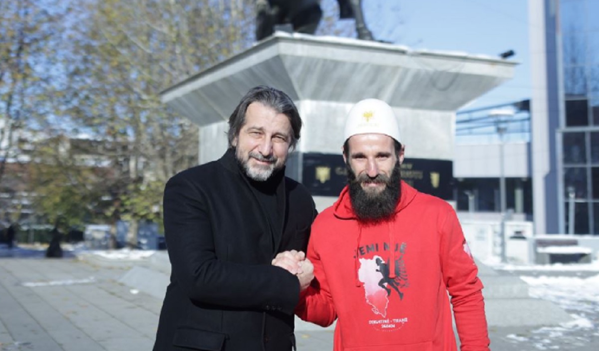 Atleti kosovar merr nismën e veçantë, “maratonë” Prishtinë-Tiranë për 111-vjetorin e Pavarësisë