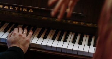 Shkenca ka folur: Muzika funksionon si ilaç qetësues