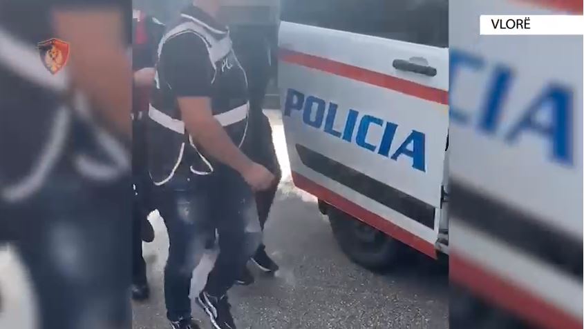 Nuk iu bind urdhrave të patrullës në Vlorë, 38 vjeçari i arrestuar lëvizte me pistoletë në makinë