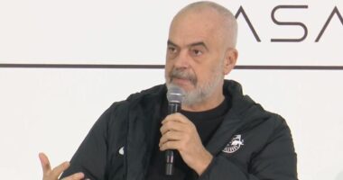 “Atyre me punë të zakonshme në Europë, nuk i mbetet asgjë”, Rama thirrje prindërve: Dërgoni fëmijët në shkolla profesionale