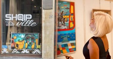 U bë zemra e shqiptarëve në Bruksel, mbi 70 mijë vetë në ShqipVille për 1 vit: Gjuha shqipe lëndë në Belgjikë