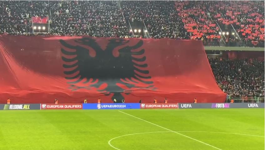 VIDEO/ Himn me “shqiponjën gjigante” në sfond, shikoni pamjet “elektrizuese” nga mitiku “Air Albania”