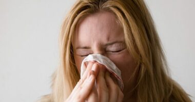 A duhet mbajtur teshtima?