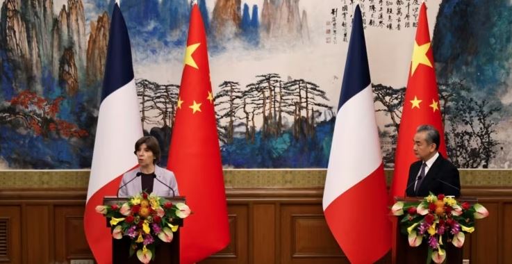 Franca i kërkon Kinës të mos mbështesë Rusinë në luftën ndaj Ukrainës