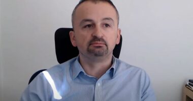 “Fluksi i vizitorëve ende i lartë”, Vakaj: Forcimi i lekut vazhdon, operatorët po mësohen me këtë kurs këmbimi valutor