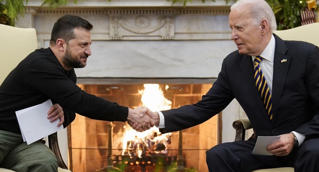 Nga lufta në tryezën e bisedimeve, Politico: Biden po ndryshon strategjinë në Ukrainë