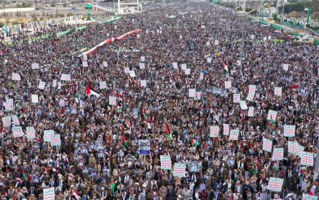 Jemeni në solidaritet me Gazën, mijëra në protestën më të madhe pro Palestinës