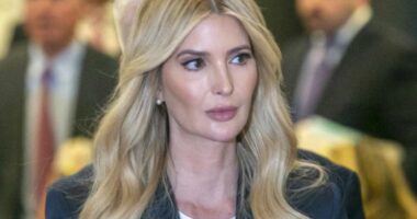 Ivanka Trump dhe bashkëshorti i saj vizitë në Izrael, takohen me familjarët e pengjeve