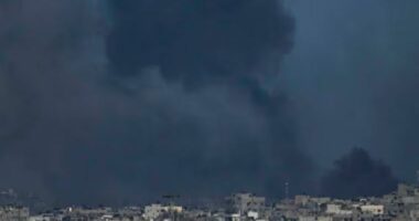 Forcat izraelite bombardojnë zonat pranë kampeve të refugjatëve palestinezë