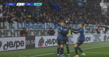 VIDEO/ Zikalt&euml;rit e Bergamos n&euml; fest&euml;, Atalanta n&euml; avantazh ndaj Milanit
