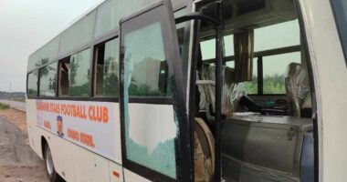 Qëllohet me armë autobusi i ekipit nigerian, raportohet për disa të plagosur