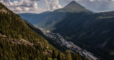 Një nga qytetet më të errëta në botë, qeveria shpenzoi miliona për të pasur një rreze dielli