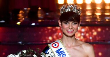Për herë të parë në 103-vite, një vajzë me flokë të shkurtër fiton Miss Francën