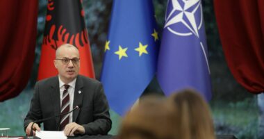 “Himara, bisedime me Greqinë”/ Ministri i Jashtëm: Zgjidhja të jetë e besueshme dhe e qëndrueshme