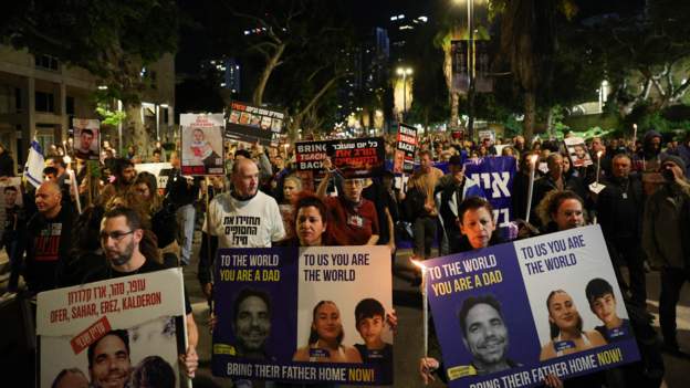 Vrasja e tre pengjeve/ Tel Aviv “vlon” nga protestat, thirrje kundër Benjamin Netanyahu