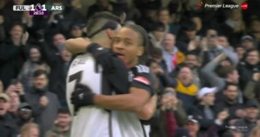 VIDEO/ Krosim fantastik n&euml; zon&euml;, &ldquo;bomberi&rdquo; meksikan barazon shifrat ndaj Arsenal