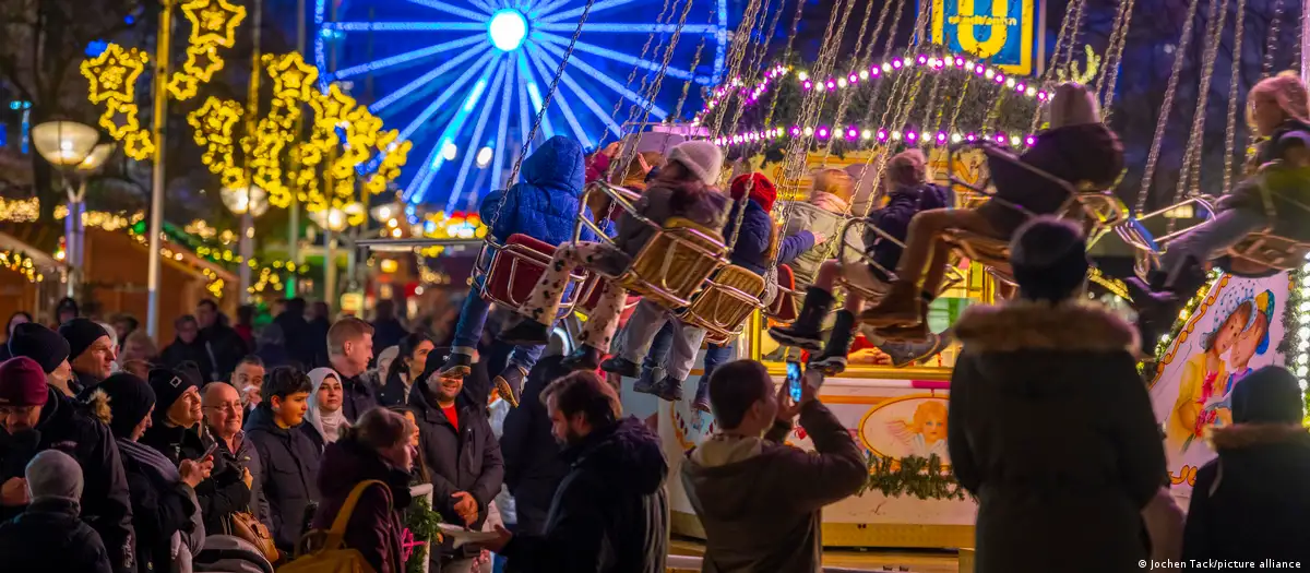 FOTO/ Evropa shkëlqen për festën e Krishtlindjes