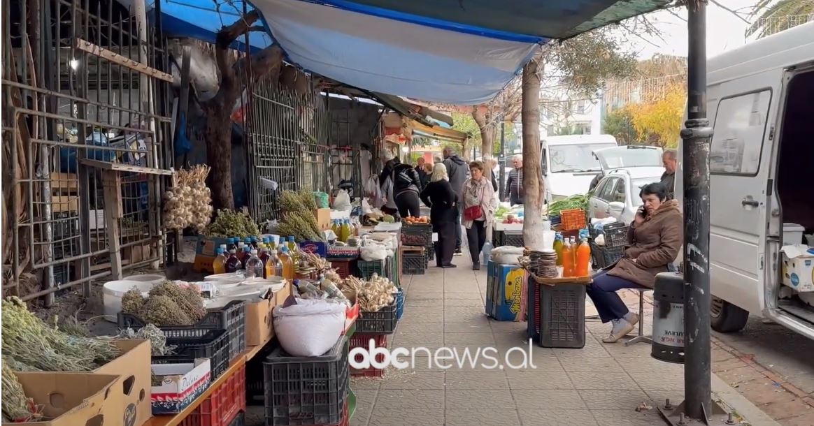 Arrat më të kërkuarat për festa/ Qytetarët në Sarandë blejnë më shumë perime e fruta