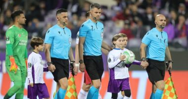 Sukses tjetër për arbitrimin në Shqipëri, pajisen me stemën e FIFA-s një arbitër kryesor dhe tre asistentë