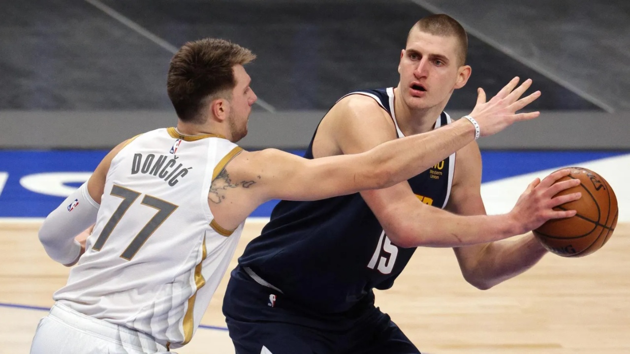 Duel ballkanas në NBA, Doncic e Jokic sfidojnë njëri-tjetrin, “ylli” slloven fitoi përballjen personale