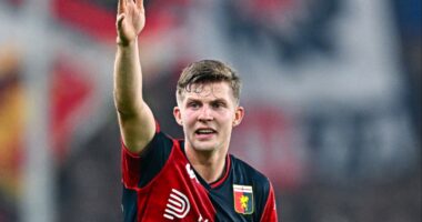 Nj&euml; tjet&euml;r p&euml;rforcim p&euml;r mesfush&euml;n, Liverpool piketon talentin e Genoa-s