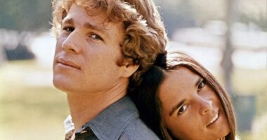 Ndërron jetë në moshën 82 vjeçare aktori i “Love Story”, Ryan O’Neal
