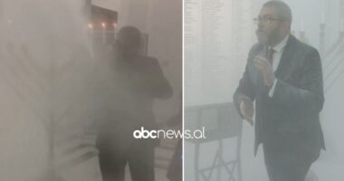 VIDEO/ Deputeti polak shuan me fikës zjarri qirinjtë në parlament