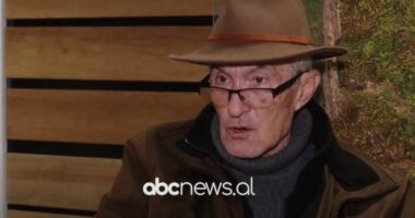 “I pari që ka ngritur në këmbë Pallatin e Kongreseve, pas komandantit”, Doçi: Mirush Kabashi ka emocionuar 83 shtete të Europës