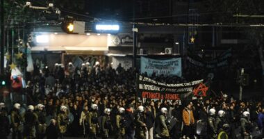 15 vite nga vrasja e studentit në Greqi, mijëra qytetarë marshojnë në rrugët e Athinës