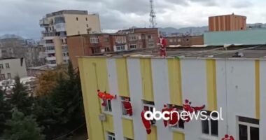 “Babagjyshët” surprizojnë fëmijët në Spitalin Pediatrik në QSUT