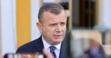 Fluks emigrantësh në pikat kufitare/ Balla: Po ndjekim situatën, kam komunikuar me ministrat e Greqisë dhe Maqedonisë së Veriut 