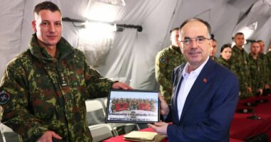 Presidenti Begaj takohet efektivët e Forcave të Armatosura që shërbejnë në Novo Selo të Bullgarisë