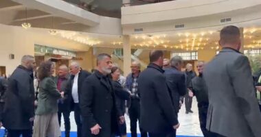 Berisha kërkon rikonfirmimin/ Foltorja mbledh Kuvendin, zgjedh kreun e grupit pa vulë