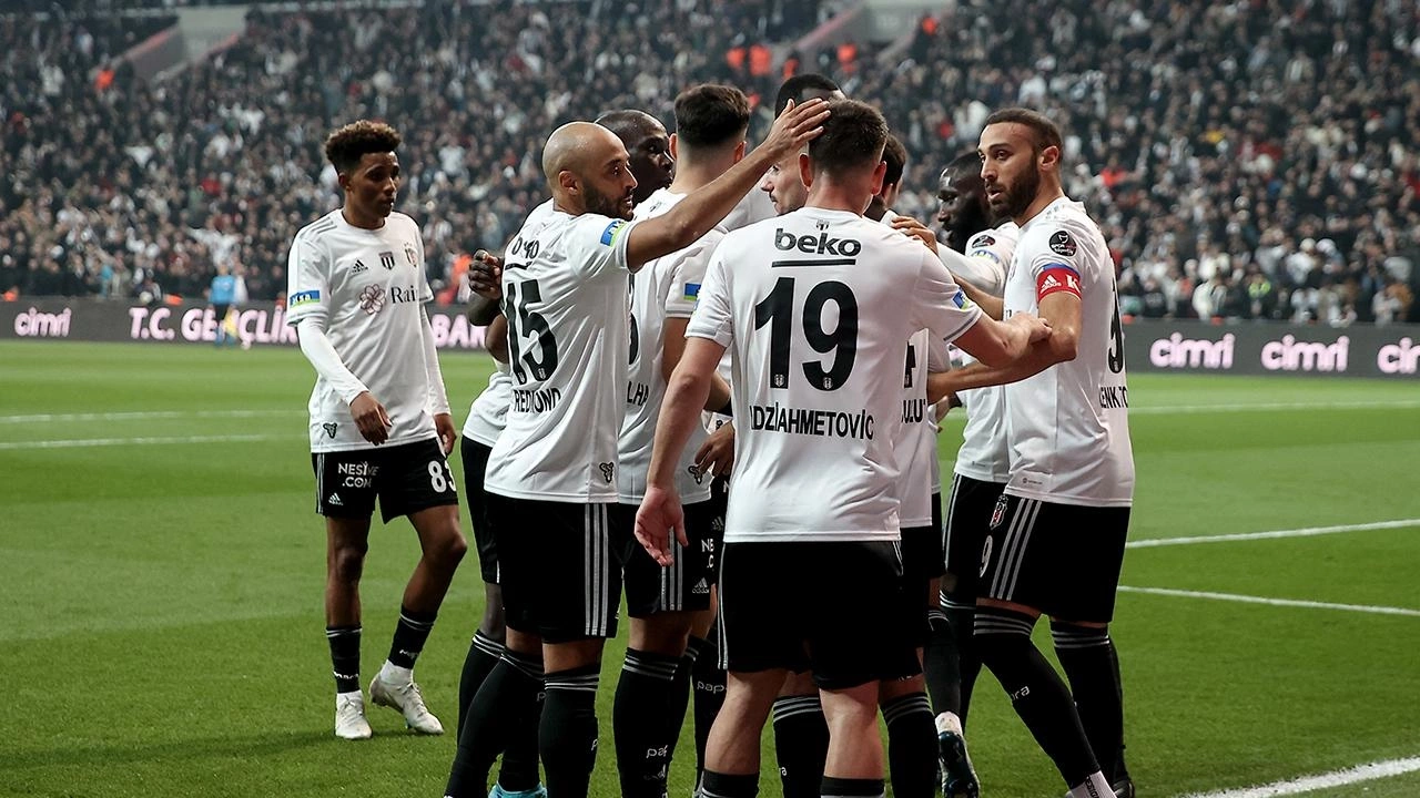 Besiktas kërkon “rikthimin”, klubi nis kontaktet me ish-teknikët e “Katalanasve”