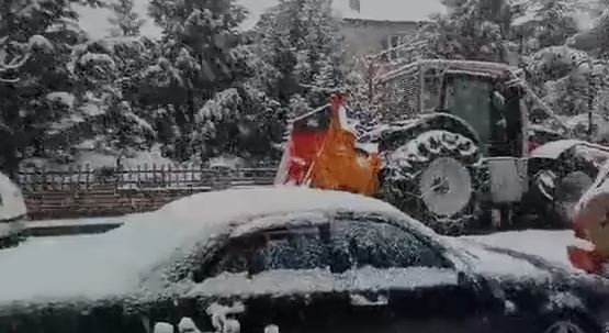 VIDEO/ Reshjet e dëborës “zbukurojnë” Korçën, nuk raportohen probleme në rrugë