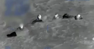 Fundoset varka, shpëtohen 12 personat në bord