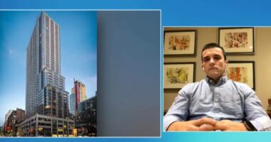 Shqiptari shpallet “Menaxheri i vitit” nga kompania prestigjoze në Manhatan: Ika në SHBA si emigrant me bashkëshorten