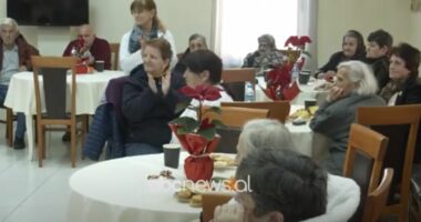Në shtëpinë e të moshuarve, një ditë ndryshe për personat që jetojnë nën kujdesin e shtetit