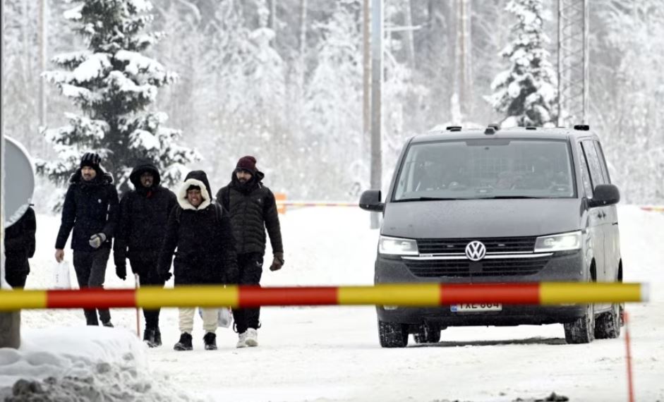 Finlanda nënshkruan marrëveshje për mbrojtjen me SHBA, mbyll kufirin me Rusinë