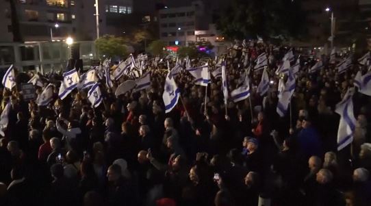 Mijëra izraelitë tubim në Tel Aviv kundër kryeministrit Netanyahu