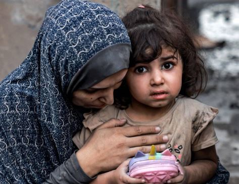 “Pa ushqim dhe ujë”, nënat në Gaza nuk janë në gjendje të ushqejnë foshnjat e tyre