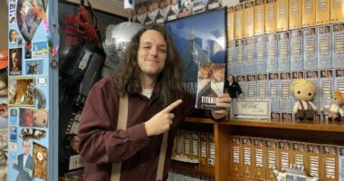 Burri nga Florida synon të mbledhë 1 milion kaseta të filmit “Titanic”, zbulon shifrën e grumbulluar deri tani