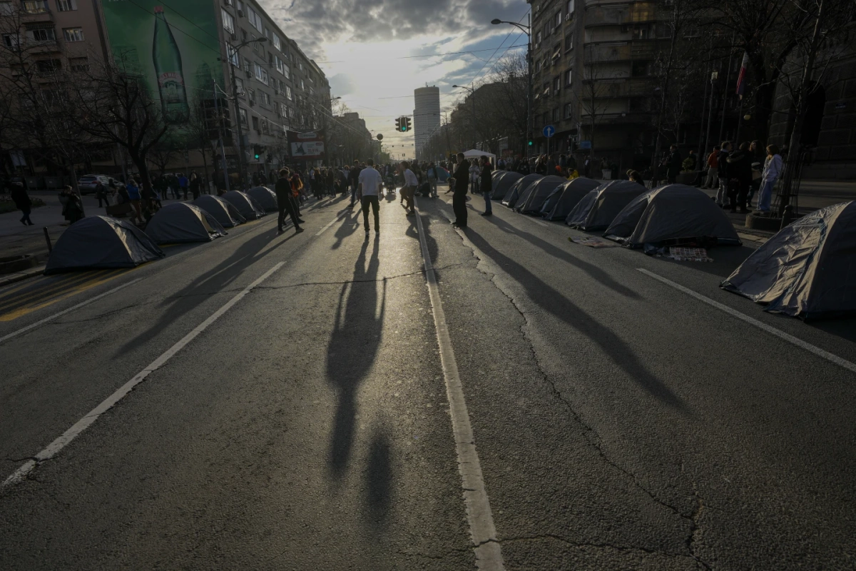 Mijëra protestues në Beograd kërkojnë anulimin e zgjedhjeve