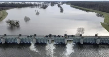 Lumi Danub del nga shtrati, përmbytet pjesërisht Budapesti