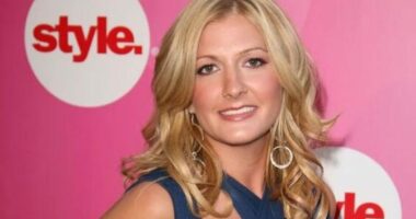 Bobbi Jean Carter gjendet pa ndjenja në vaskën e saj, çfarë po hetojnë autoritetet