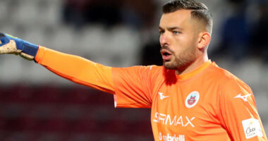 Kastrati shkëlqen në Itali, portieri “Kuqezi”, më i miri në fushë në Serie B